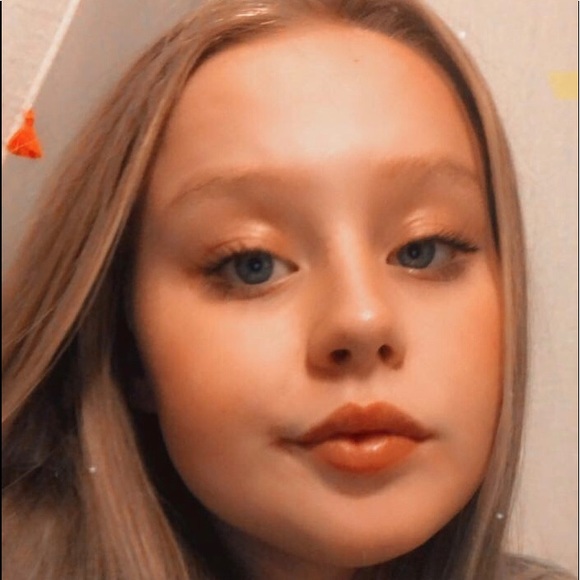 Meet your Posher, Alivia - Picture 1 of 1